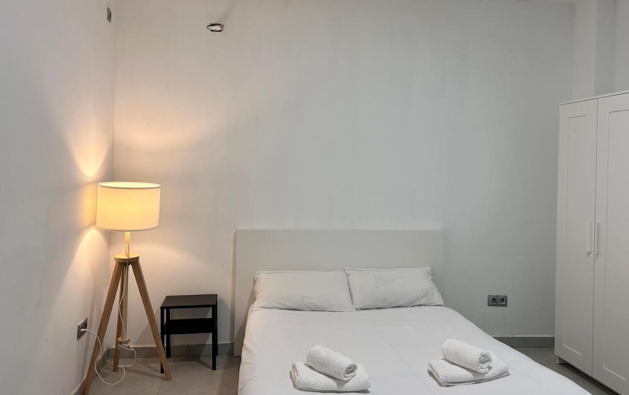 Hostel Ramon Lujan 91 Мадрид Екстериор снимка