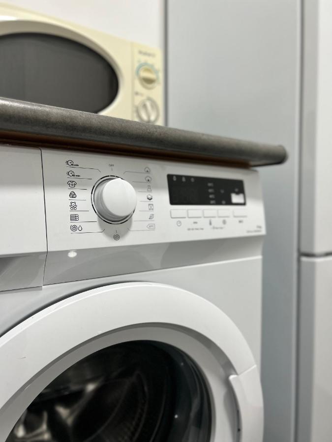 Hostel Ramon Lujan 91 Мадрид Екстериор снимка
