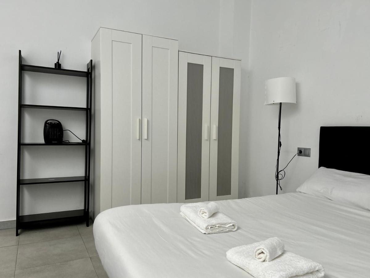 Hostel Ramon Lujan 91 Мадрид Екстериор снимка