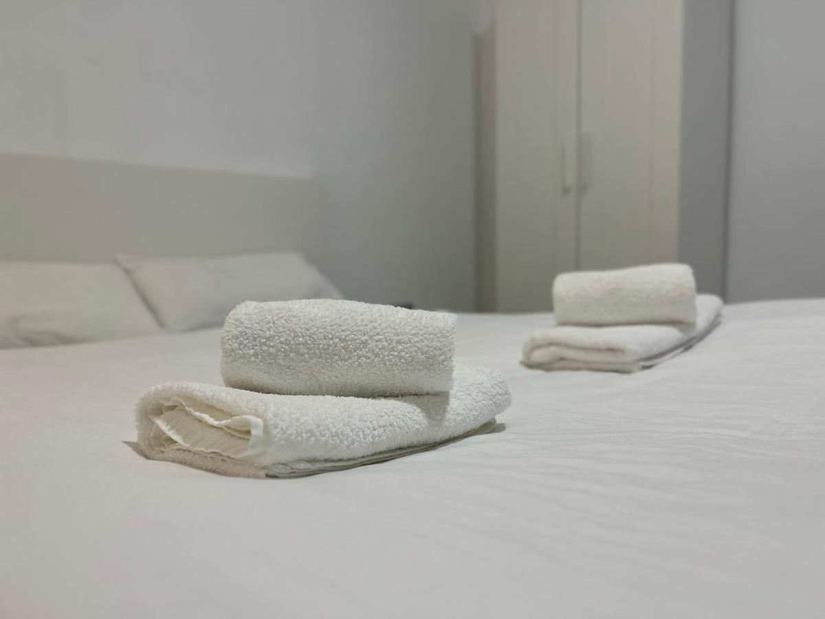 Hostel Ramon Lujan 91 Мадрид Екстериор снимка