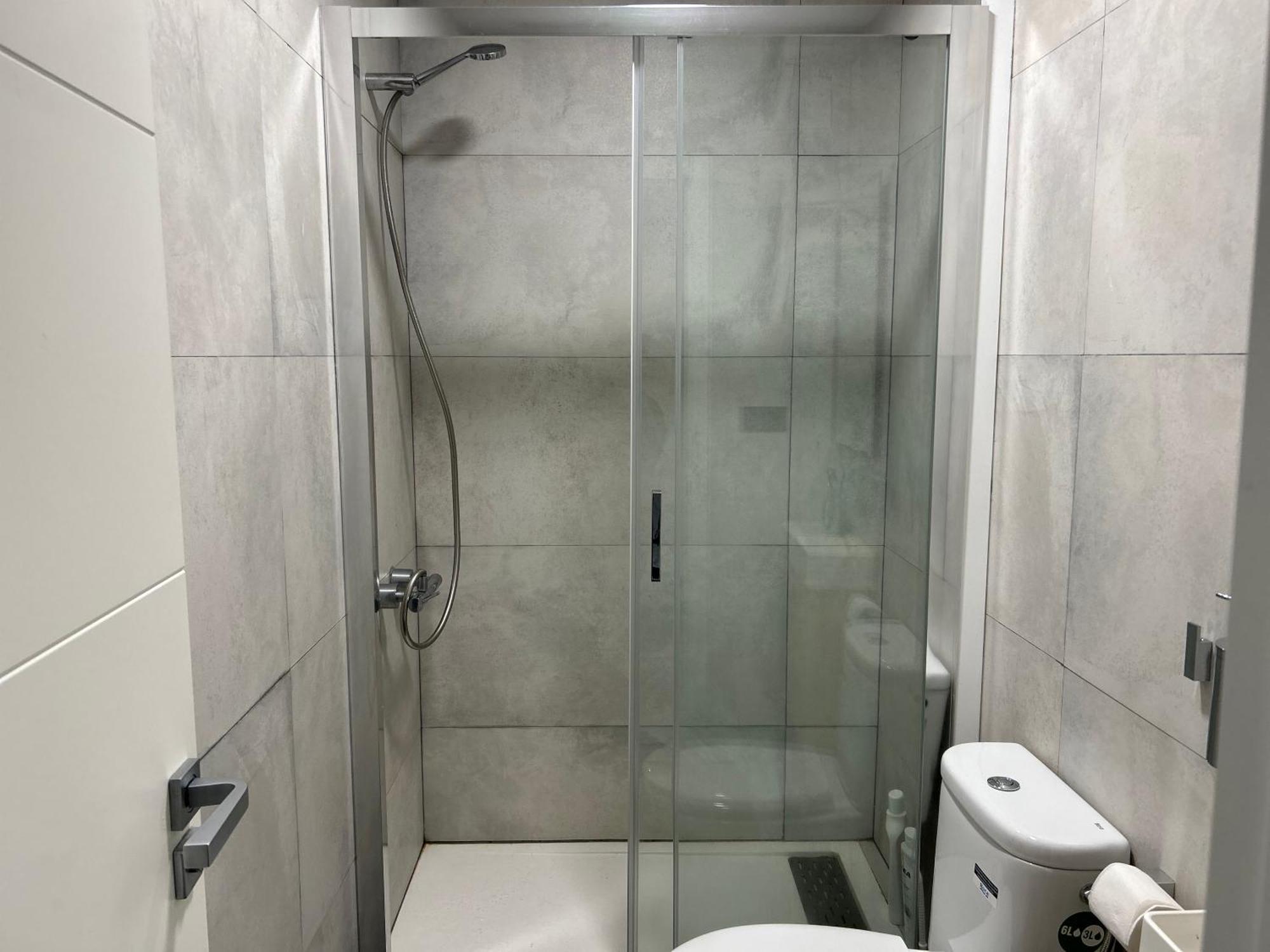 Hostel Ramon Lujan 91 Мадрид Екстериор снимка