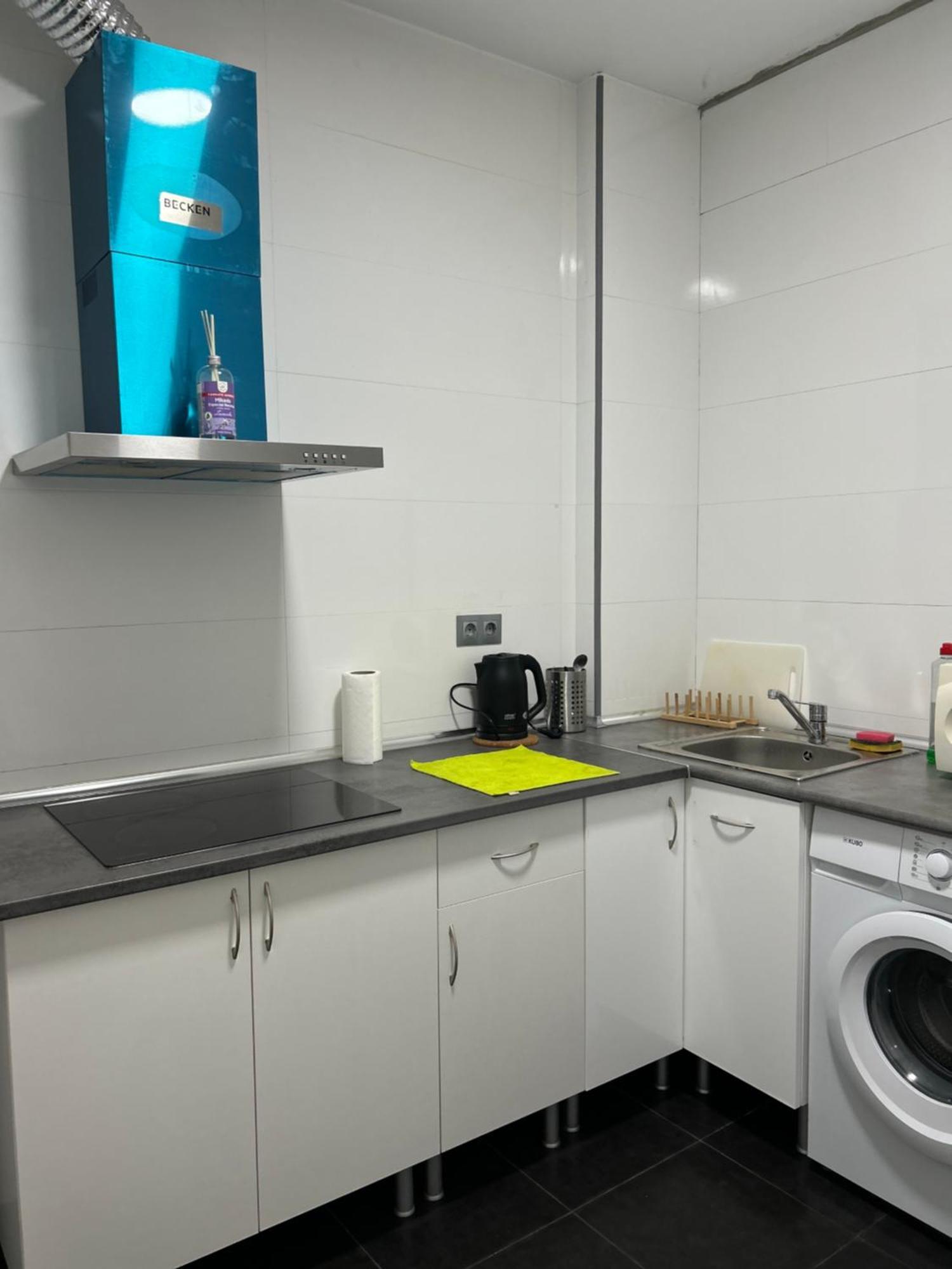 Hostel Ramon Lujan 91 Мадрид Екстериор снимка
